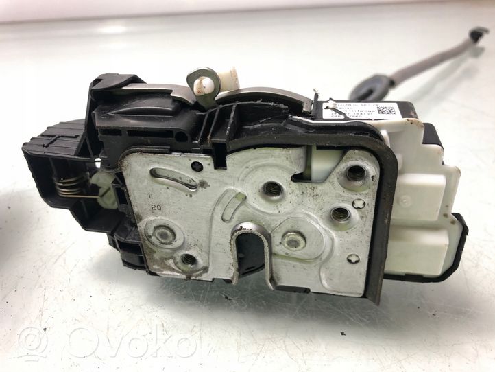 Volvo V40 Front door lock 