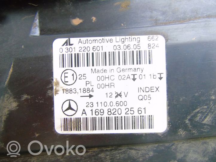 Mercedes-Benz B W245 Lampa przednia A1698202561