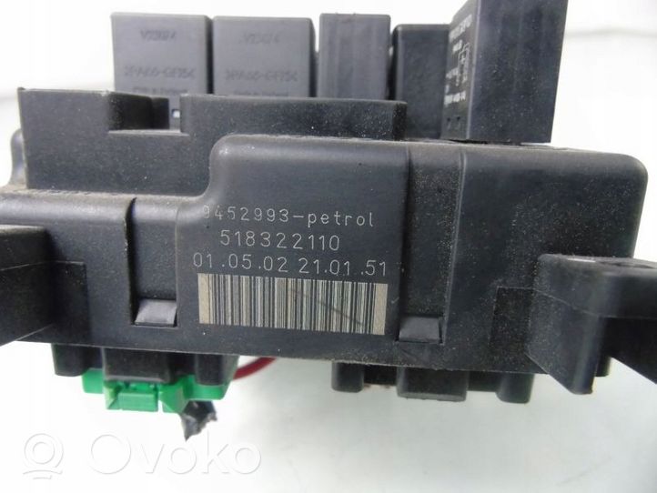 Mercedes-Benz CLK A208 C208 Module de fusibles 9452993