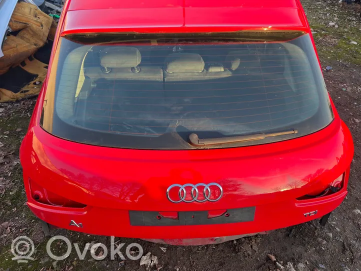 Audi A1 Takaluukun/tavaratilan kansi 