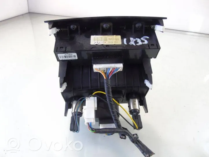 Hyundai ix35 Seat heating switch 93310-2Y800