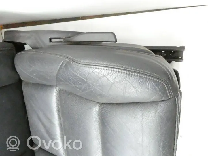 Volvo V70 Sitze und Türverkleidungen komplett 