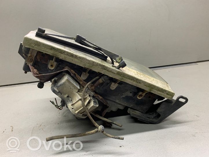 Volvo 740 Lampa przednia 1358945