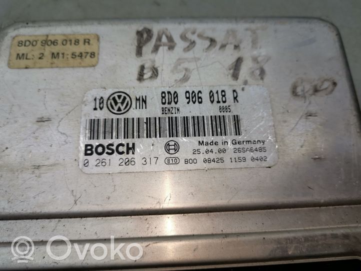 Volkswagen PASSAT B5 Sterownik / Moduł ECU 8D0906018R