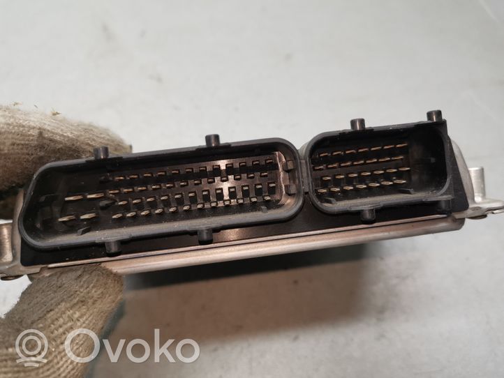 Audi A4 S4 B5 8D Sterownik / Moduł ECU 8D0907558B