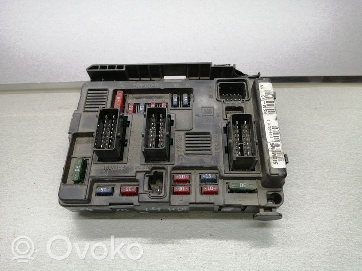 Peugeot 307 Module de fusibles 9643498880