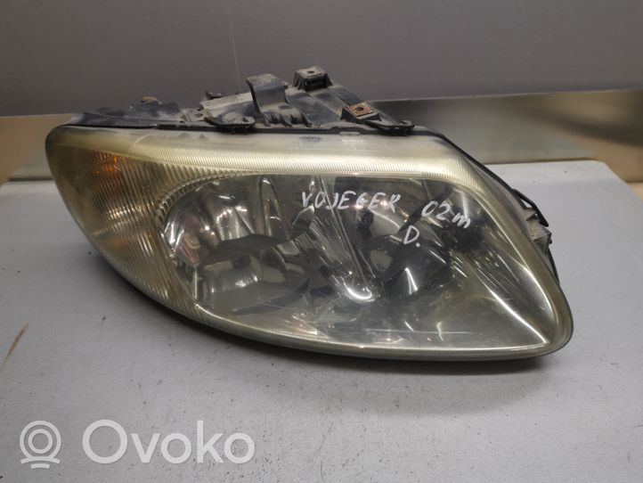 Chrysler Voyager Lampa przednia 04857710AB