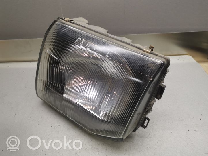 Mitsubishi Pajero Lampa przednia 