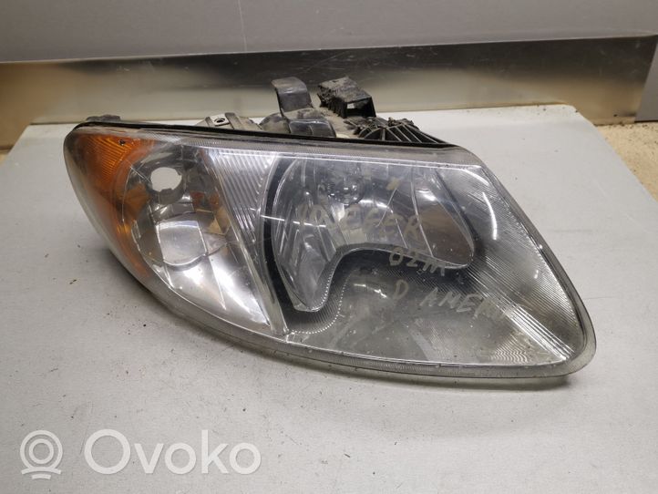 Chrysler Voyager Lampa przednia 