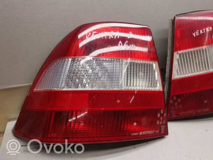 Opel Vectra B Set di luci posteriori 90568047