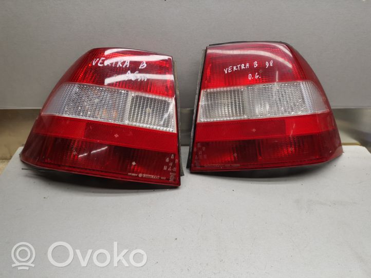 Opel Vectra B Set di luci posteriori 90568047