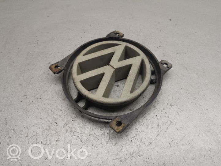 Volkswagen PASSAT B3 Mostrina con logo/emblema della casa automobilistica 357853601