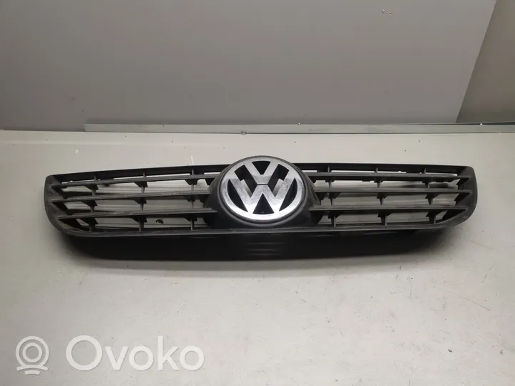 Volkswagen Polo IV 9N3 Maskownica / Grill / Atrapa górna chłodnicy 6Q0853653E