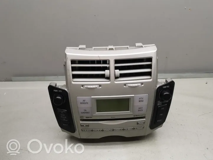 Toyota Yaris Radio / CD/DVD atskaņotājs / navigācija 861200D210