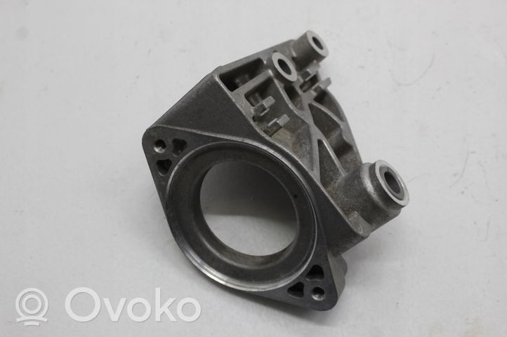 Infiniti Q30 Staffa del cuscinetto di supporto dell’albero di trasmissione A6072050201