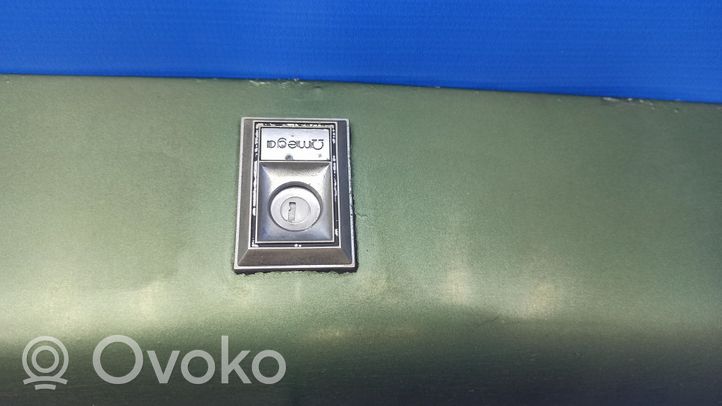 Oldsmobile Omega Puerta del maletero/compartimento de carga 1