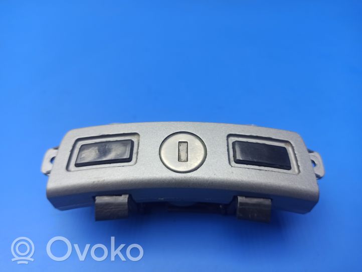 BMW 7 E65 E66 Armrest lock B0300156