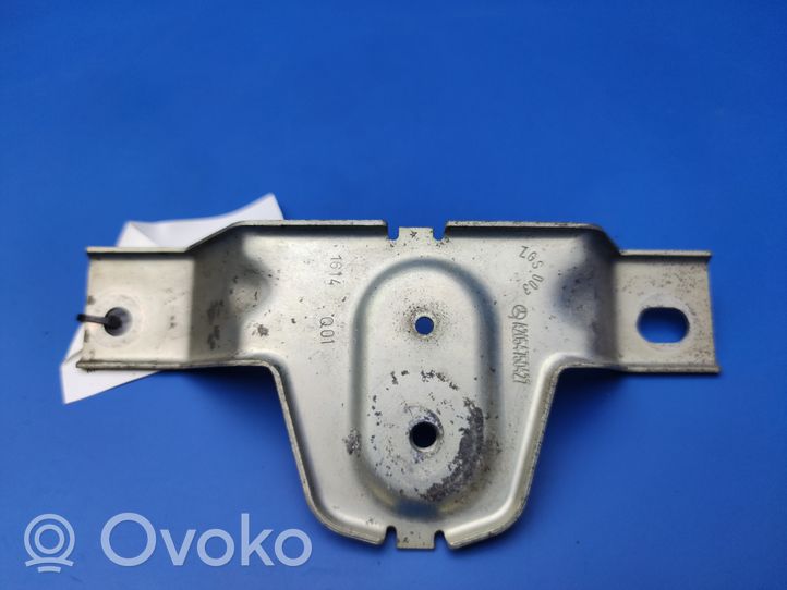 Mercedes-Benz C W205 Supporto della vaschetta del liquido AdBlue A2054750427