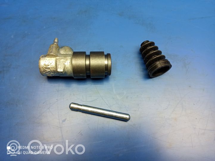 Audi 80 90 B3 Clutch slave cylinder LL40814