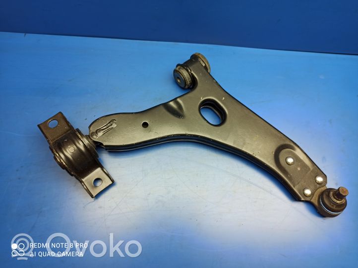 Ford Focus Braccio di controllo sospensione anteriore inferiore/braccio oscillante 7160500007