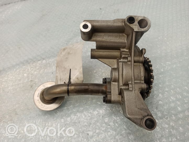 Volkswagen Touran I Oil pump 03G115105