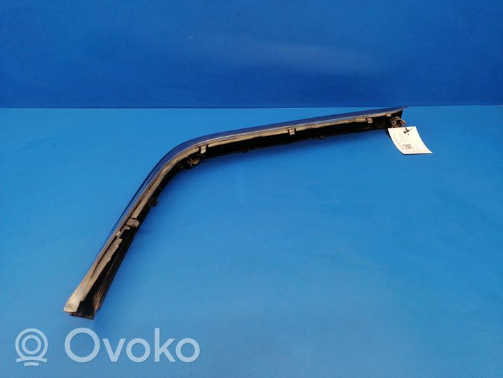 BMW 7 E38 Modanatura separatore del paraurti anteriore 8125309