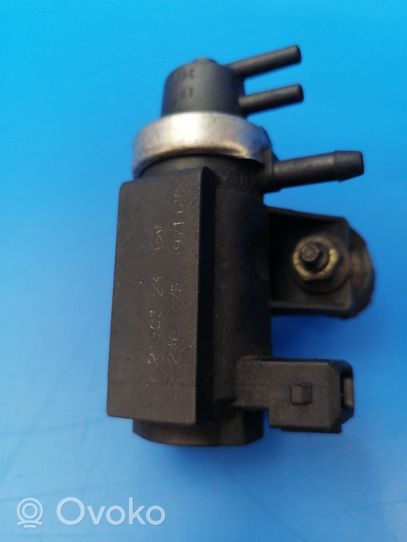 BMW 7 E38 Vacuum valve 72190323