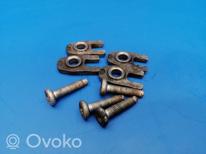 Nissan Note (E11) Support de pince d'injecteur de carburant 