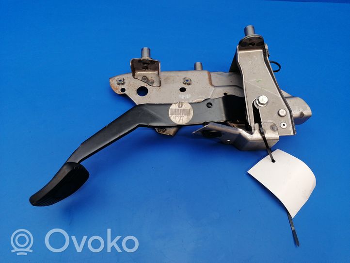 Nissan Note (E11) Brake pedal D07110C