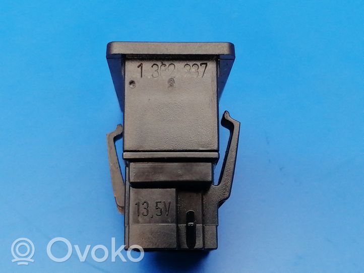 Volvo 760 Fog light switch 1362337