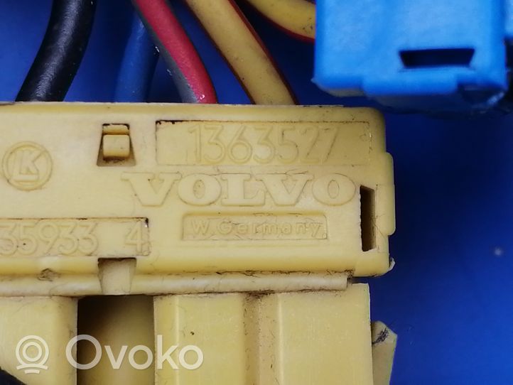 Volvo 760 Cableado de puerta delantera 1362946