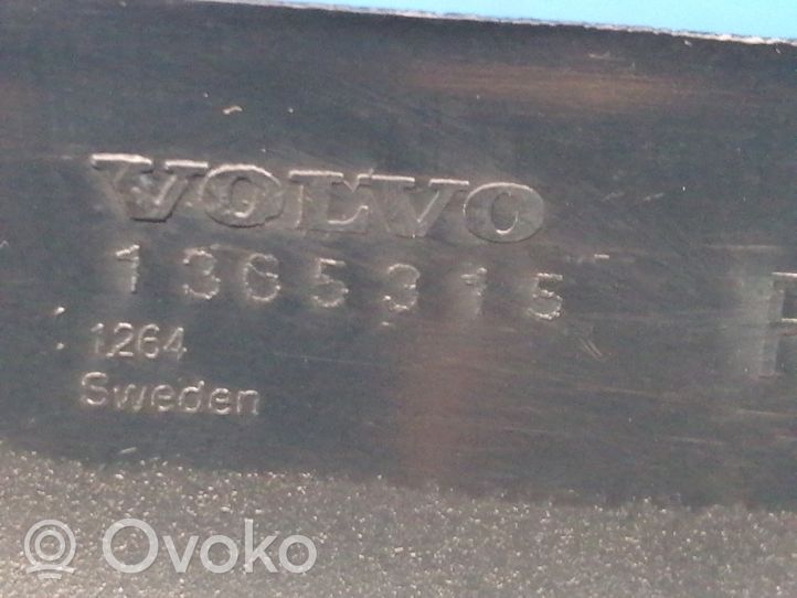 Volvo 760 Rivestimento inferiore laterale del sedile posteriore 1365315