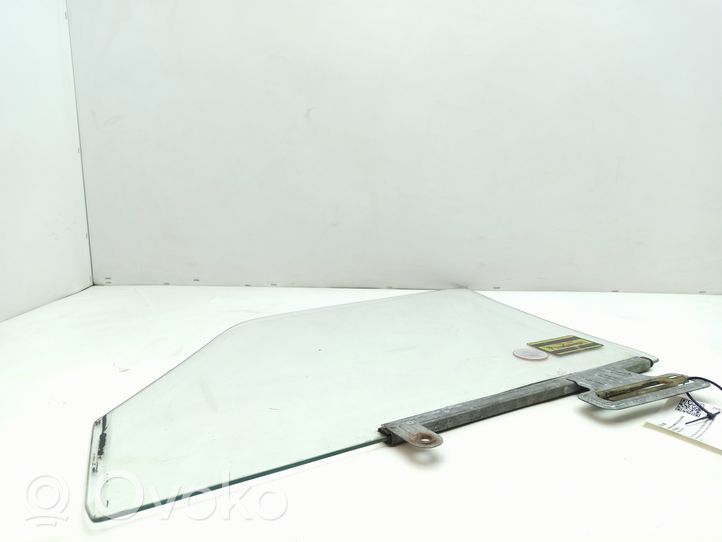 Volvo 240 Front door window glass four-door 77135000