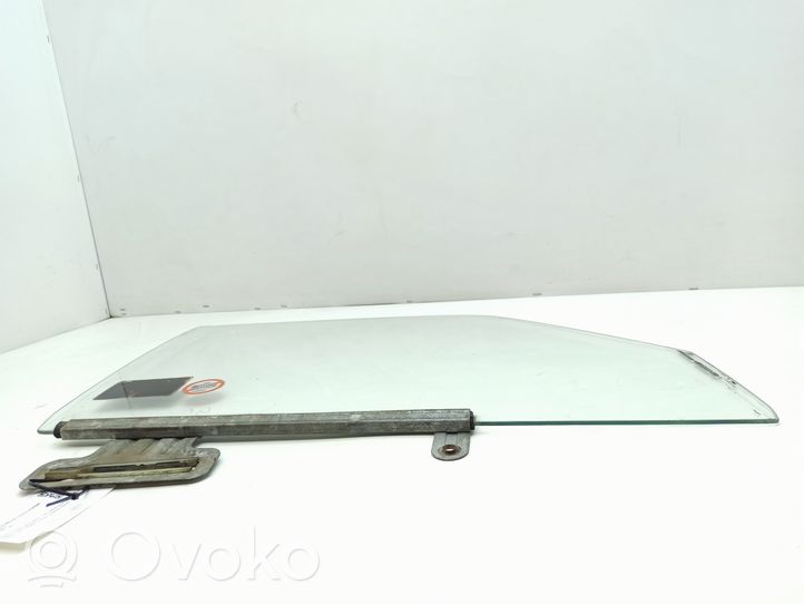 Volvo 240 Front door window glass four-door 77135000