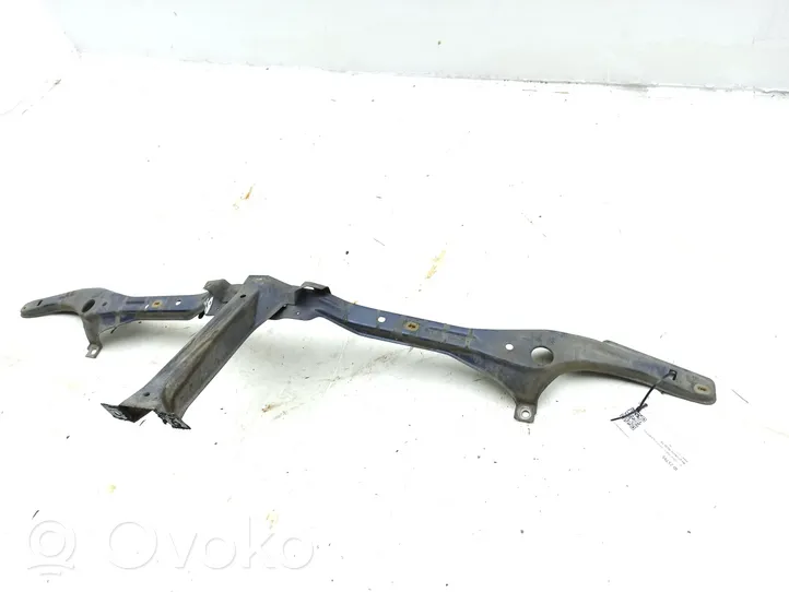 BMW 7 E23 Staffa del pannello di supporto del radiatore parte superiore 