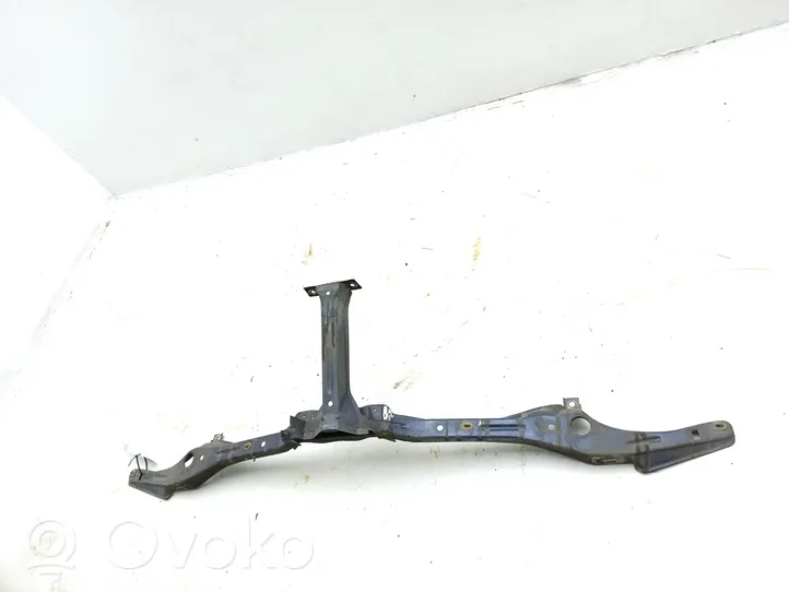 BMW 7 E23 Staffa del pannello di supporto del radiatore parte superiore 