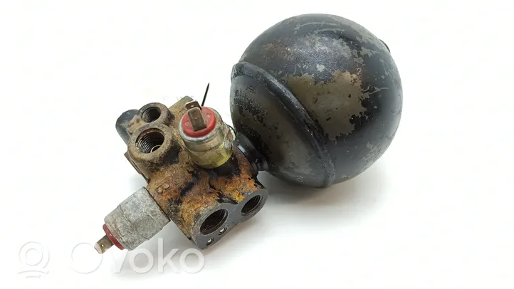 BMW 7 E23 Brake power pressure regulator 1005150513