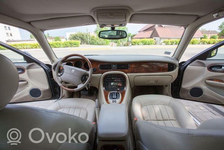 Jaguar XJ X308 Inne oświetlenie wnętrza kabiny LNC6095AB