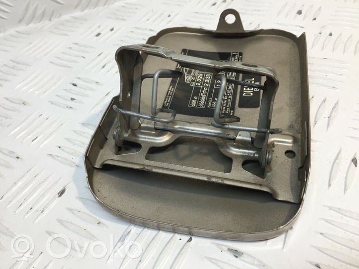 Mercedes-Benz E W210 Bouchon, volet de trappe de réservoir à carburant A2105841739