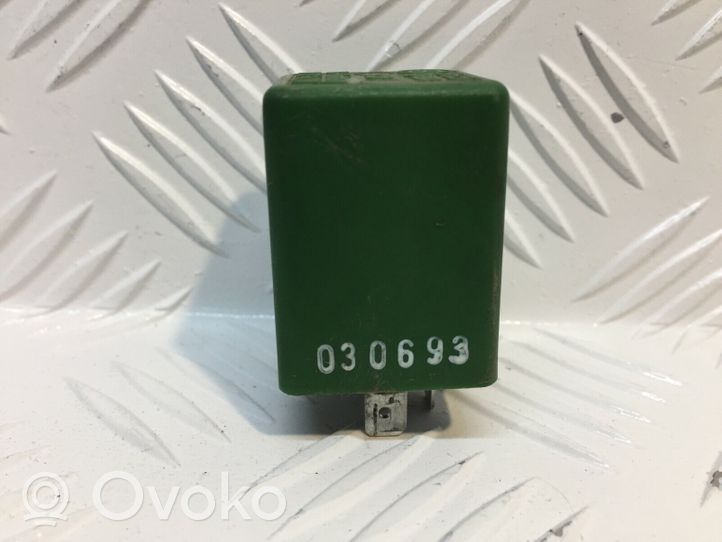 Audi 80 90 S2 B4 Hazard warning light relay 111953227D