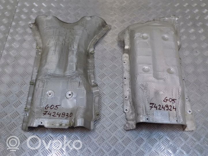 BMW X6 G06 Osłona termiczna rury wydechowej 7424930