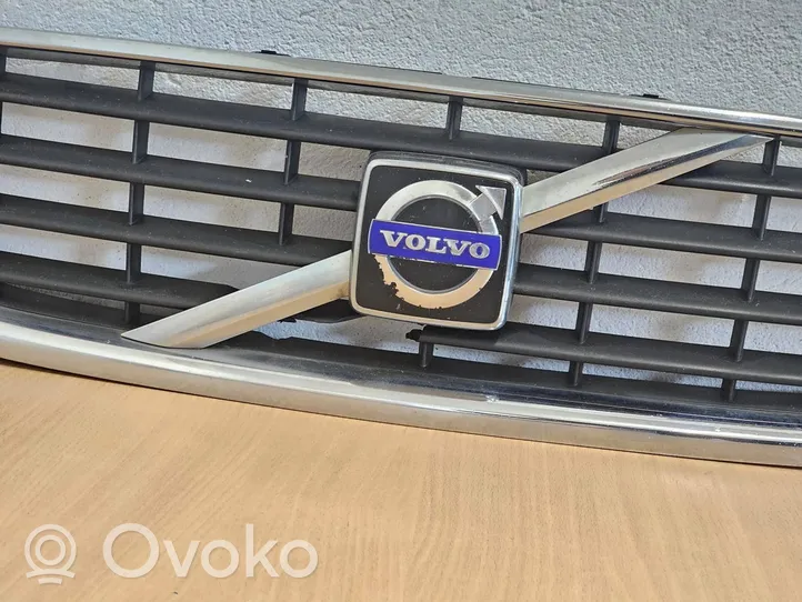 Volvo S40 Maskownica / Grill / Atrapa górna chłodnicy 30744915