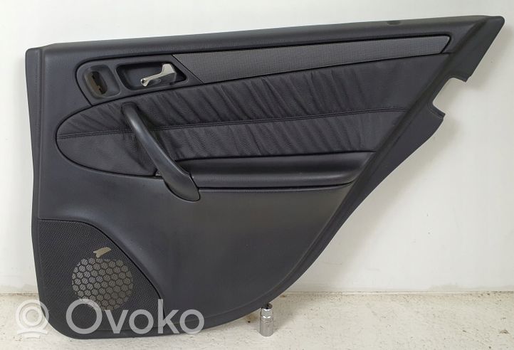 Mercedes-Benz C AMG W203 Takaoven verhoilu 