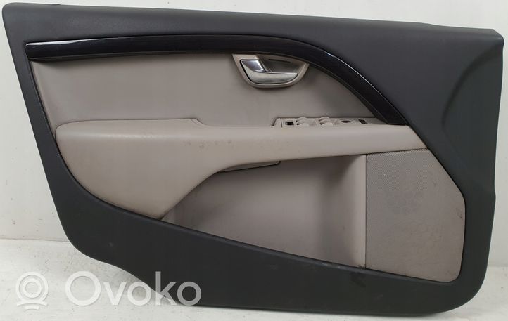 Volvo V70 Etuoven verhoilu 8686852