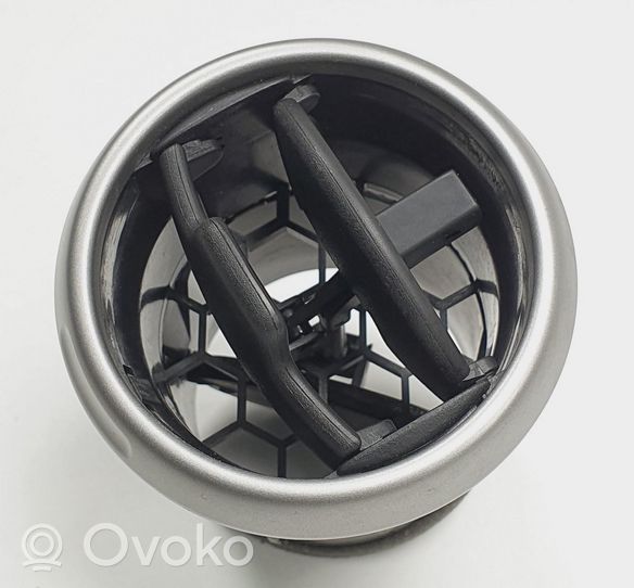 Nissan Qashqai Šoninės oro grotelės 68760JD10A