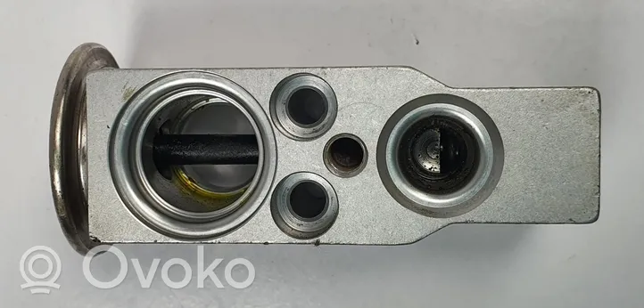Opel Adam Air conditioning (A/C) expansion valve A31102200