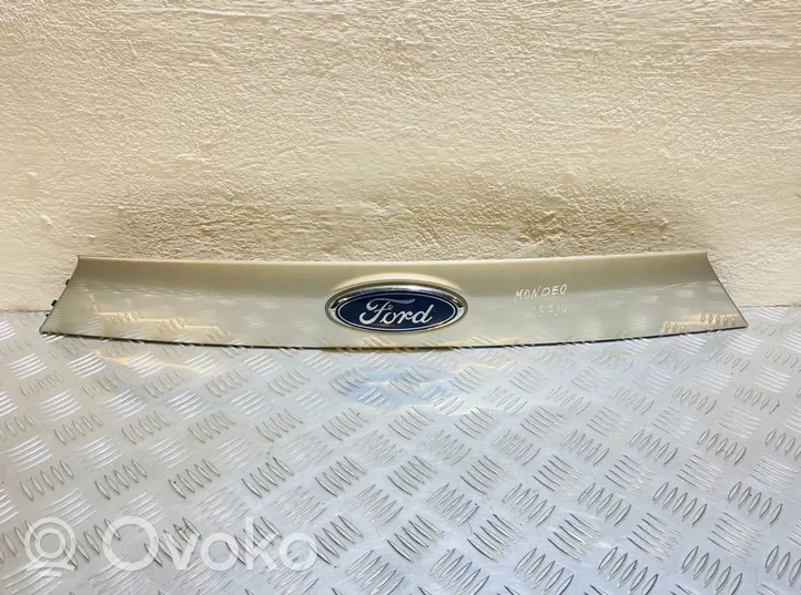 Ford Mondeo MK IV Listwa oświetlenie tylnej tablicy rejestracyjnej 11387000