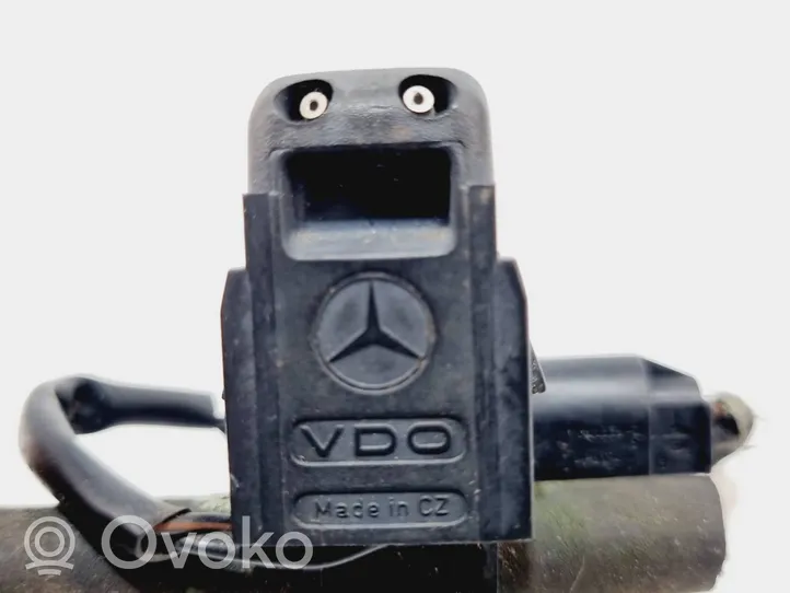 Mercedes-Benz C W203 Dysza spryskiwacza szyby przedniej / czołowej 