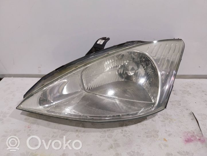 Ford Focus Phare frontale Xs4113006