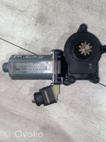 Volvo S60 Moteur de lève-vitre de porte avant 0130821761